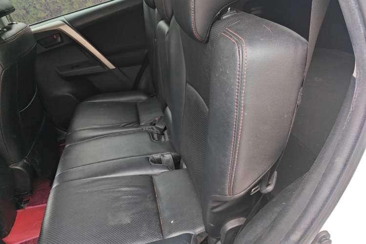 Used Toyota RAV4 2015 2.0L CVT Two-Wheel Drive Fashion Edition Left Rear Seat