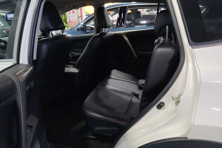 Used Toyota RAV4 2015 2.0L CVT Two-Wheel Drive Fashion Edition Left Rear Seat