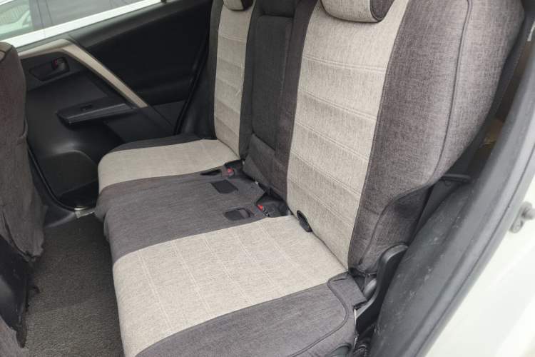 Used Toyota RAV4 2015 2.0L CVT Two-Wheel Drive Fashion Edition Left Rear Seat