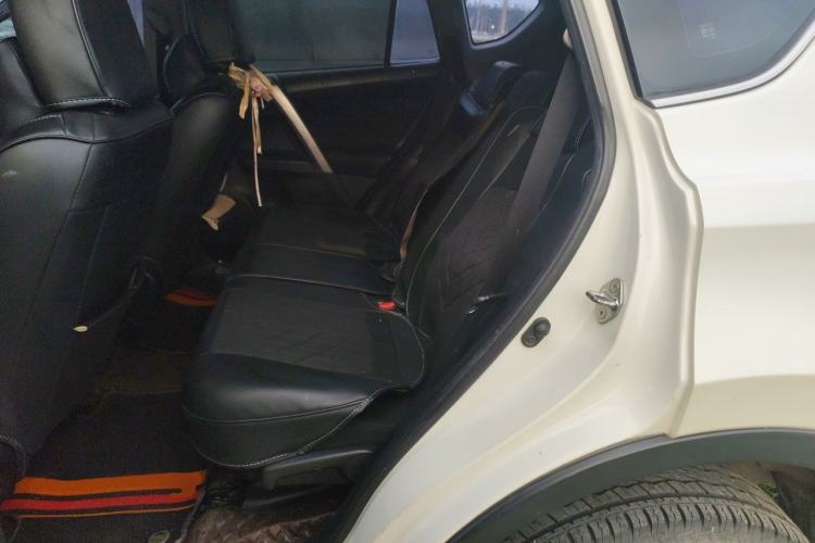 Used Toyota RAV4 2015 2.0L CVT Two-Wheel Drive Fashion Edition Left Rear Seat