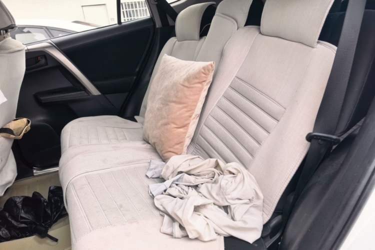 Used Toyota RAV4 2015 2.0L CVT Two-Wheel Drive Fashion Edition Left Rear Seat