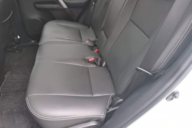 Used Toyota RAV4 2015 2.0L CVT Two-Wheel Drive Fashion Edition Left Rear Seat