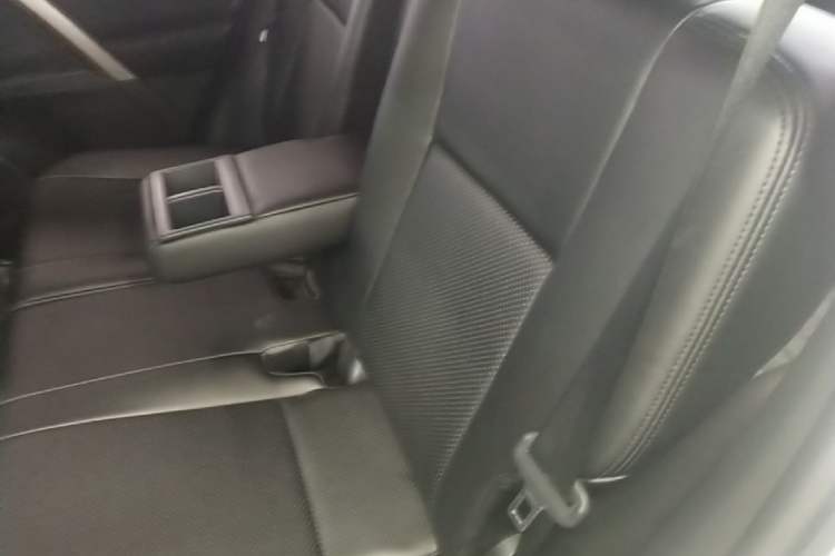 Used Toyota RAV4 2015 2.0L CVT Two-Wheel Drive Fashion Edition Left Rear Seat