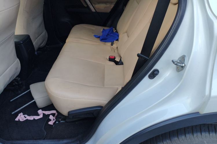 Used Toyota RAV4 2015 2.0L CVT Two-Wheel Drive Fashion Edition Left Rear Seat
