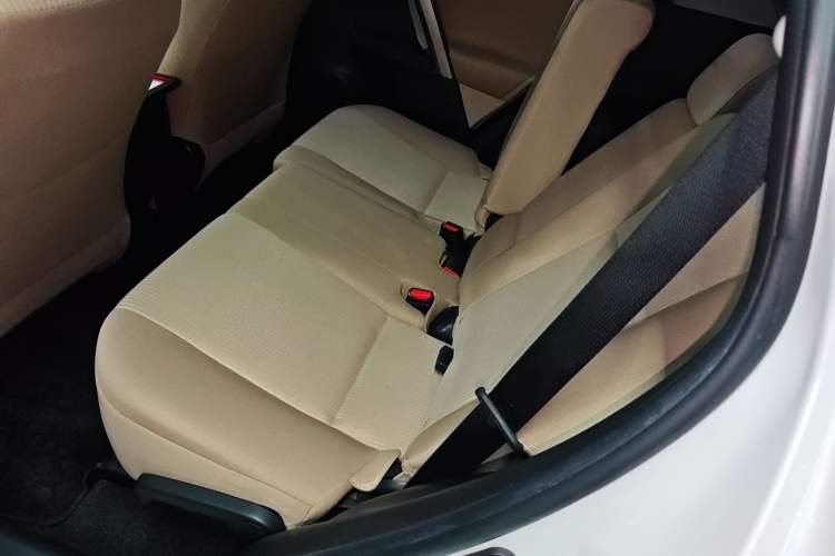 Used Toyota RAV4 2015 2.0L CVT Two-Wheel Drive Fashion Edition Left Rear Seat