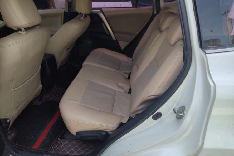 Used Toyota RAV4 2015 2.0L CVT Two-Wheel Drive Fashion Edition Left Rear Seat