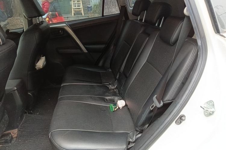 Used Toyota RAV4 2015 2.0L CVT Two-Wheel Drive Fashion Edition Left Rear Seat
