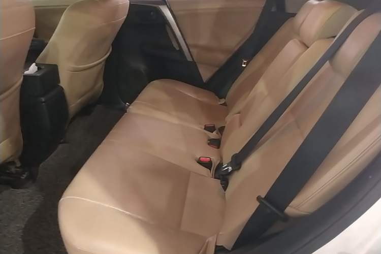 Used Toyota RAV4 2015 2.0L CVT Two-Wheel Drive Fashion Edition Left Rear Seat