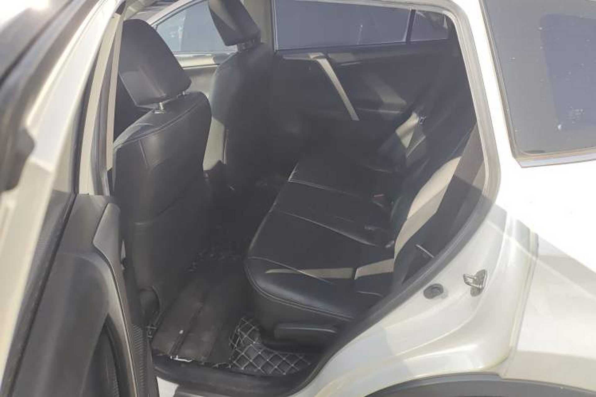 Used Toyota RAV4 2015 2.0L CVT Two-Wheel Drive Fashion Edition Left Rear Seat