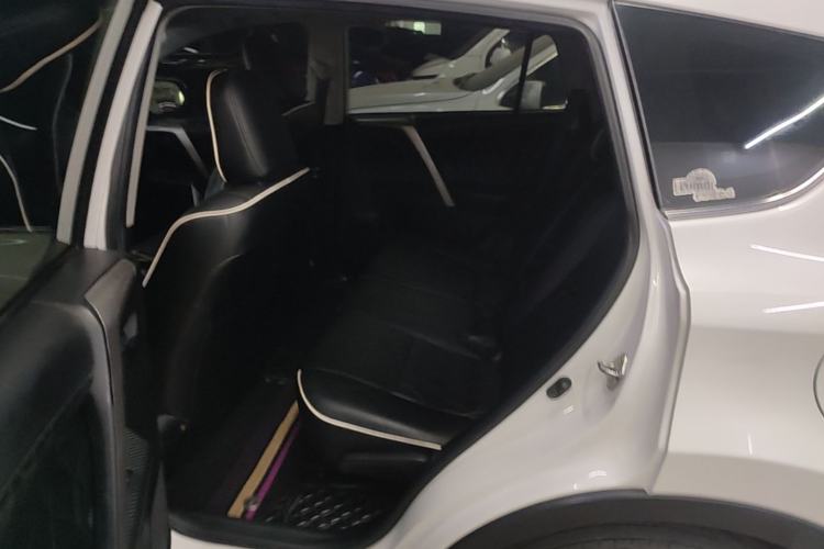 Used Toyota RAV4 2015 2.0L CVT Two-Wheel Drive Fashion Edition Left Rear Seat