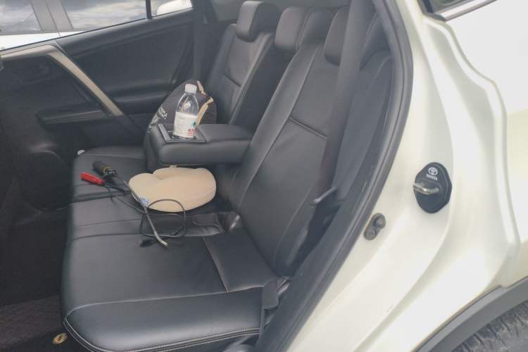 Used Toyota RAV4 2015 2.0L CVT Two-Wheel Drive Fashion Edition Left Rear Seat