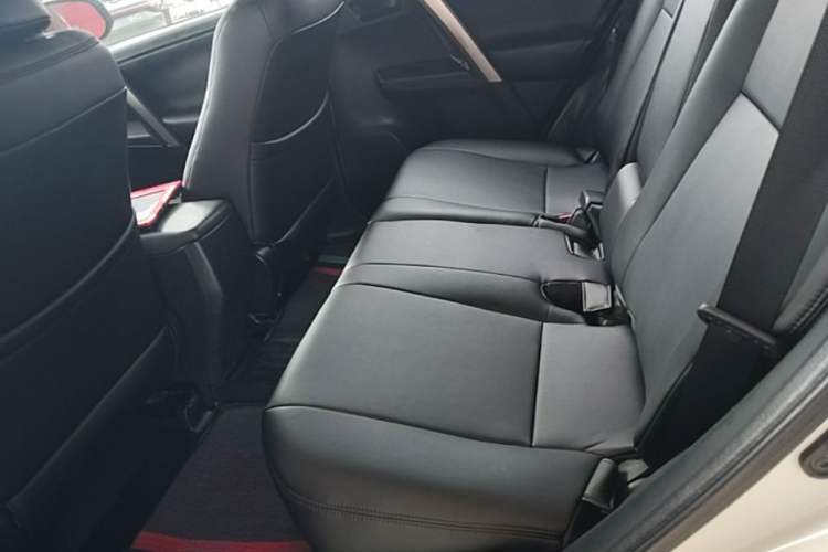 Used Toyota RAV4 2015 2.0L CVT Two-Wheel Drive Fashion Edition Left Rear Seat