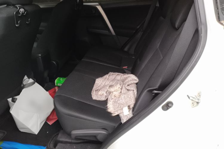 Used Toyota RAV4 2015 2.0L CVT Two-Wheel Drive Fashion Edition Left Rear Seat