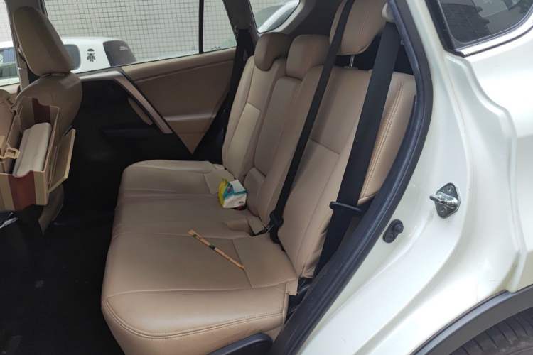 Used Toyota RAV4 2015 2.0L CVT Two-Wheel Drive Fashion Edition Left Rear Seat