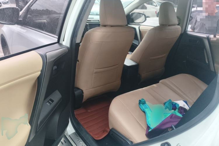 Used Toyota RAV4 2015 2.0L CVT Two-Wheel Drive Fashion Edition Left Rear Seat