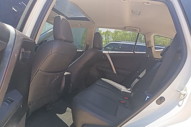 Used Toyota RAV4 2015 2.0L CVT Two-Wheel Drive Fashion Edition Left Rear Seat