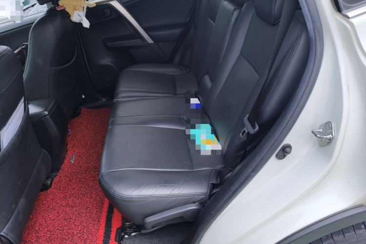 Used Toyota RAV4 2015 2.0L CVT Two-Wheel Drive Fashion Edition Left Rear Seat