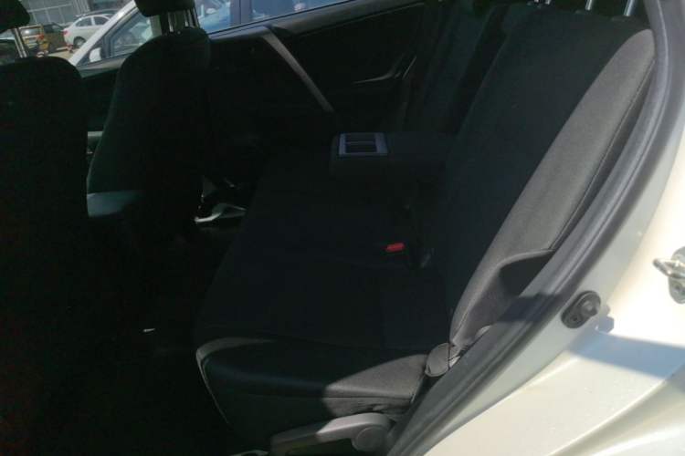 Used Toyota RAV4 2015 2.0L CVT Two-Wheel Drive Fashion Edition Left Rear Seat