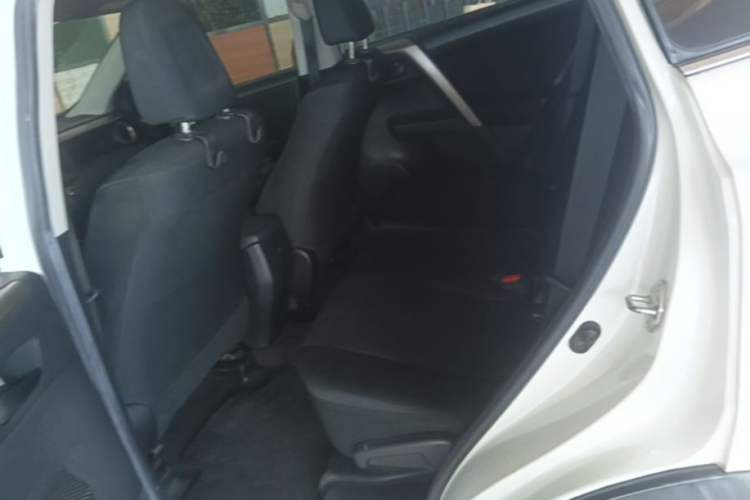 Used Toyota RAV4 2015 2.0L CVT Two-Wheel Drive Fashion Edition Left Rear Seat