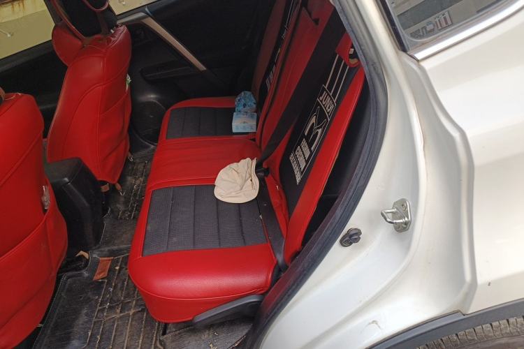 Used Toyota RAV4 2015 2.0L CVT Two-Wheel Drive Fashion Edition Left Rear Seat