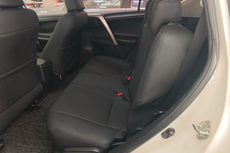 Used Toyota RAV4 2015 2.0L CVT Two-Wheel Drive Fashion Edition Left Rear Seat