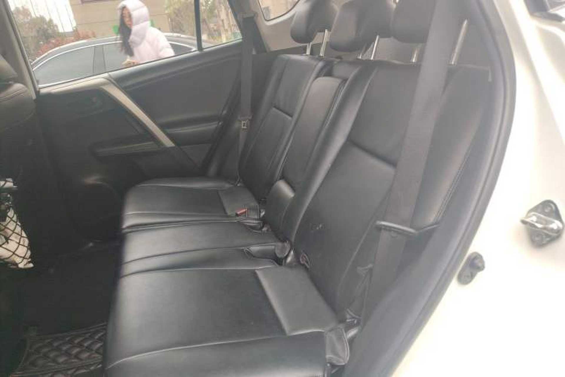 Used Toyota RAV4 2015 2.0L CVT Two-Wheel Drive Fashion Edition Left Rear Seat
