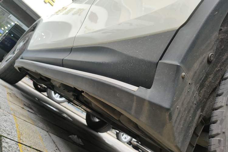 Used Toyota RAV4 2015 2.0L CVT Two-Wheel Drive Fashion Edition Left Side Sill
