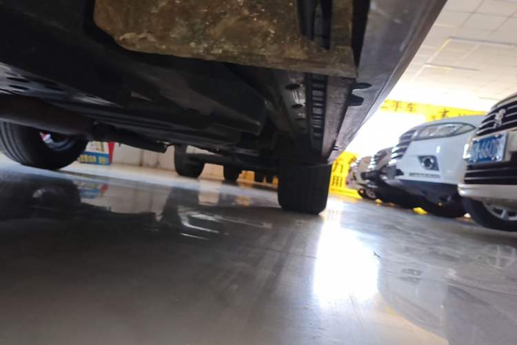 Used Toyota RAV4 2015 2.5L Automatic 4x4 Elite Edition Left Side Sill