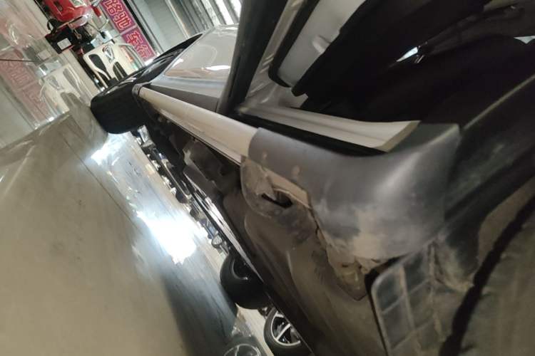 Used Toyota RAV4 2015 2.0L CVT Two-Wheel Drive Fashion Edition Left Side Sill