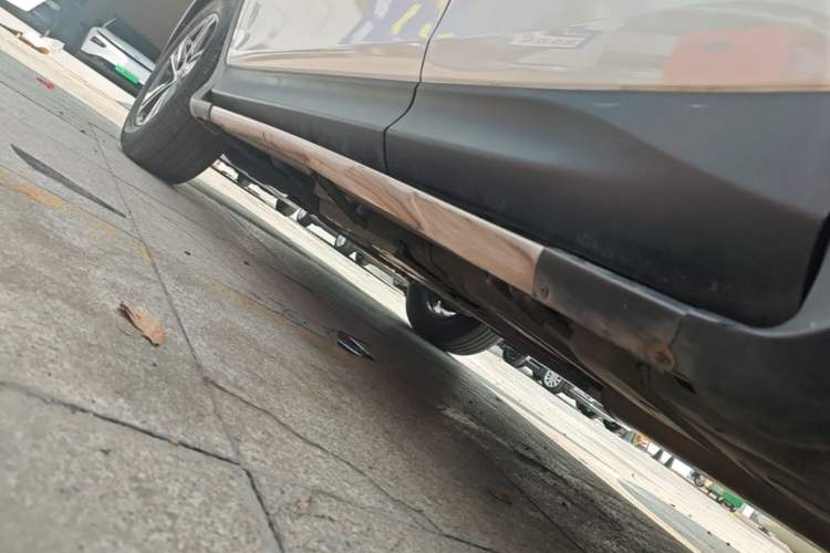 Used Toyota RAV4 2015 2.0L CVT Two-Wheel Drive Fashion Edition Left Side Sill