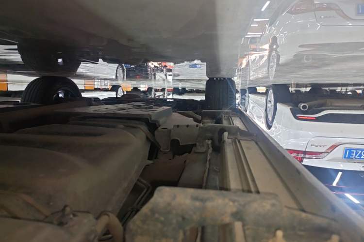 Used Toyota RAV4 2015 2.5L Automatic 4x4 Elite Edition Left Side Sill