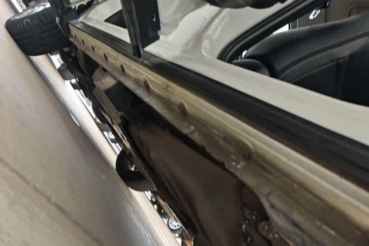 Used Toyota RAV4 2015 2.5L Automatic 4x4 Elite Edition Left Side Sill