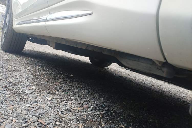 Used Toyota RAV4 2015 2.0L CVT 4x4 Trend Edition Left Side Sill