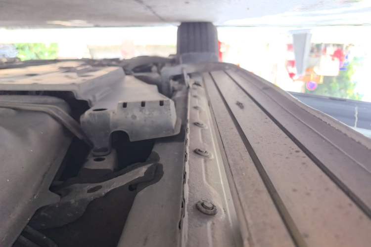 Used Toyota RAV4 2015 2.0L CVT Two-Wheel Drive Urban Edition Left Side Sill