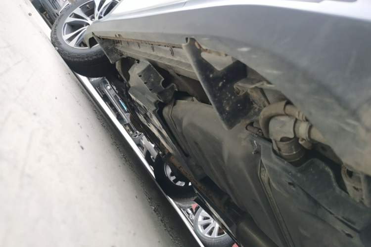 Used Toyota RAV4 2015 2.5L Automatic 4x4 Luxury Edition Left Side Sill