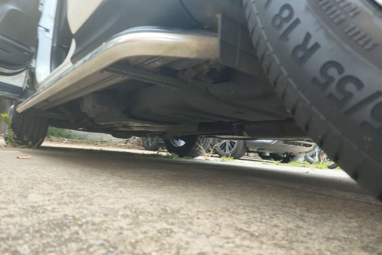 Used Toyota RAV4 2015 2.5L Automatic 4x4 Elite Edition Left Side Sill