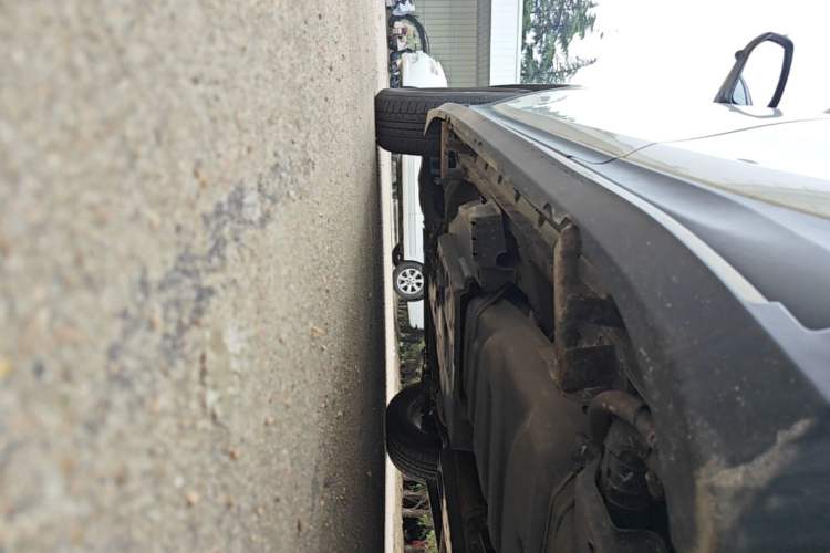 Used Toyota RAV4 2015 2.0L CVT Two-Wheel Drive Fashion Edition Left Side Sill