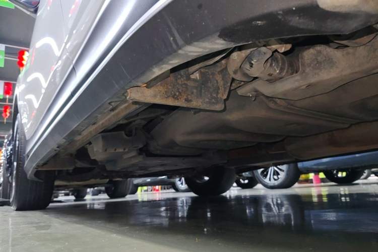 Used Toyota RAV4 2015 2.0L CVT Two-Wheel Drive Fashion Edition Left Side Sill