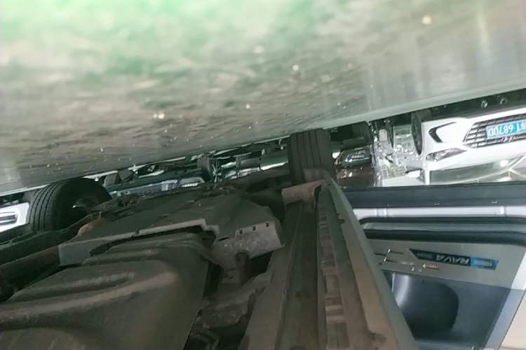Used Toyota RAV4 2015 2.0L CVT Two-Wheel Drive Fashion Edition Left Side Sill