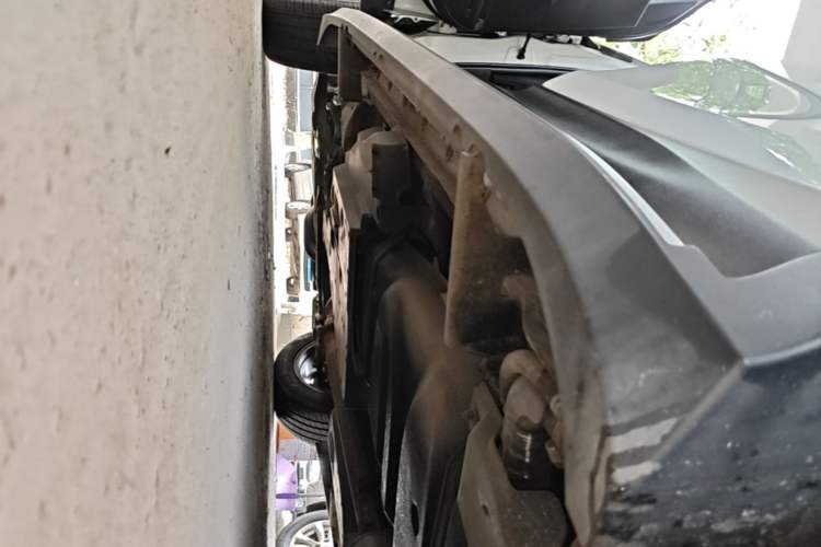 Used Toyota RAV4 2015 2.5L Automatic 4x4 Elite Edition Left Side Sill