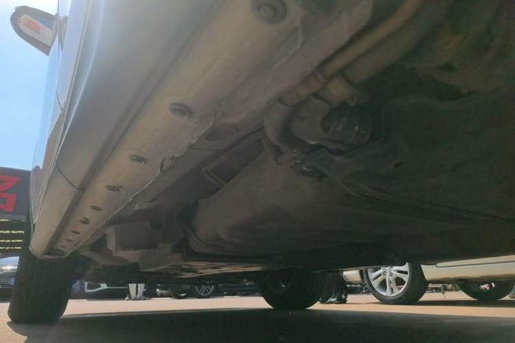 Used Toyota RAV4 2015 2.0L CVT Two-Wheel Drive Fashion Edition Left Side Sill