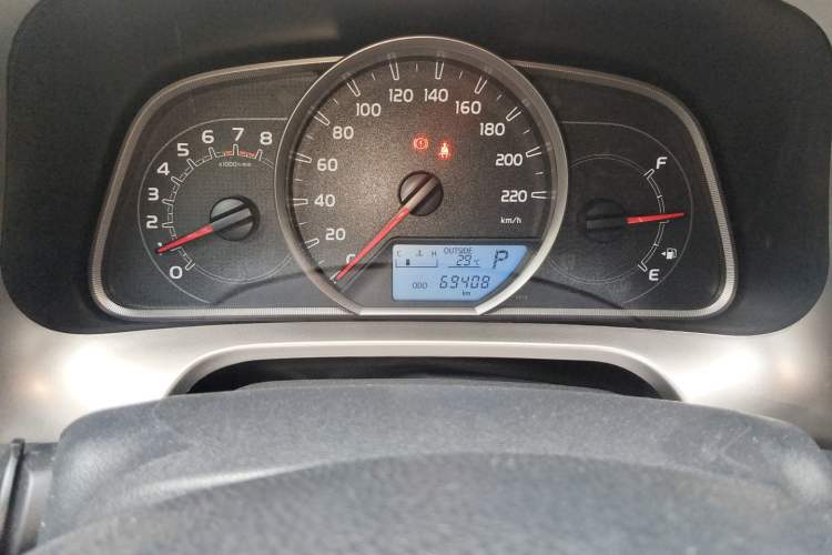 Used Toyota RAV4 2015 2.0L CVT Two-Wheel Drive Fashion Edition Odometer Close Up