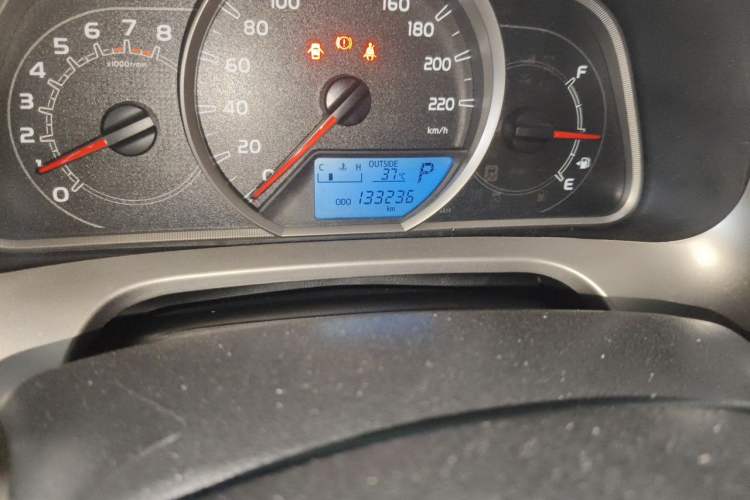 Used Toyota RAV4 2015 2.0L CVT Two-Wheel Drive Fashion Edition Odometer Close Up