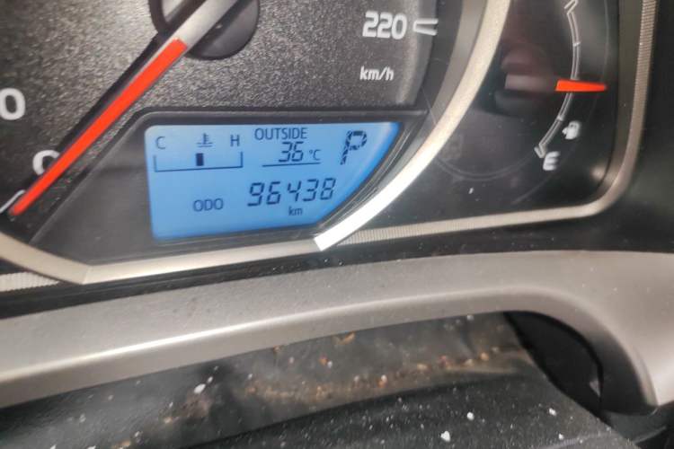 Used Toyota RAV4 2015 2.5L Automatic 4x4 Elite Edition Odometer Close Up