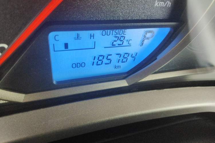 Used Toyota RAV4 2015 2.0L CVT Two-Wheel Drive Fashion Edition Odometer Close Up