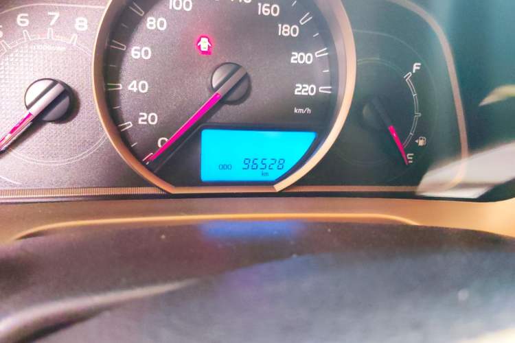 Used Toyota RAV4 2015 2.0L CVT Two-Wheel Drive Fashion Edition Odometer Close Up