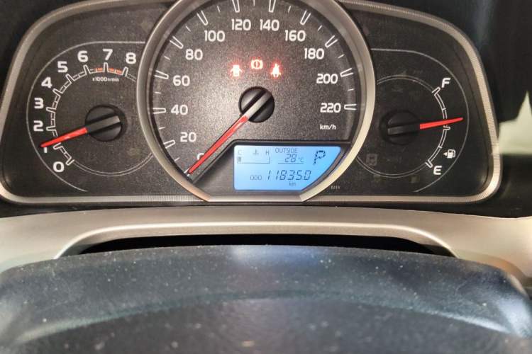 Used Toyota RAV4 2015 2.0L CVT Two-Wheel Drive Fashion Edition Odometer Close Up