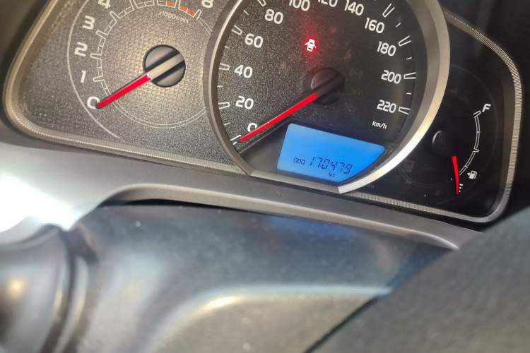 Used Toyota RAV4 2015 2.0L CVT Two-Wheel Drive Fashion Edition Odometer Close Up