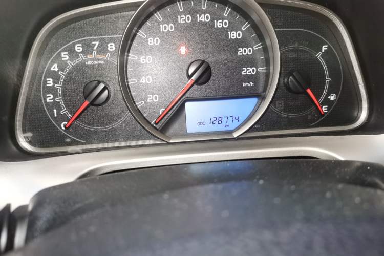Used Toyota RAV4 2015 2.0L CVT Two-Wheel Drive Fashion Edition Odometer Close Up