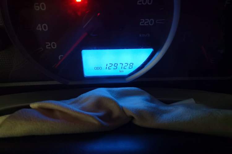 Used Toyota RAV4 2015 2.0L CVT Two-Wheel Drive Fashion Edition Odometer Close Up